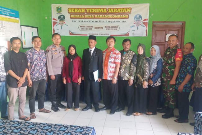 Mewakili Danramil Babinsa Hadiri Serah Terima Kepala Desa Karanggondang