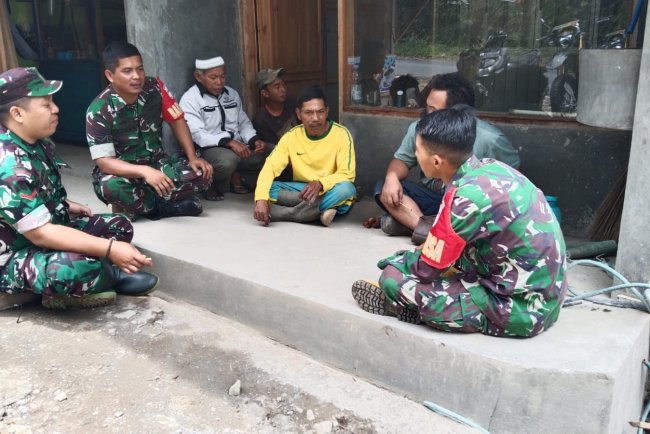 Babinsa Koramil 04 Karangkobar melaksanakan Komsos Dengan Warga Binaan