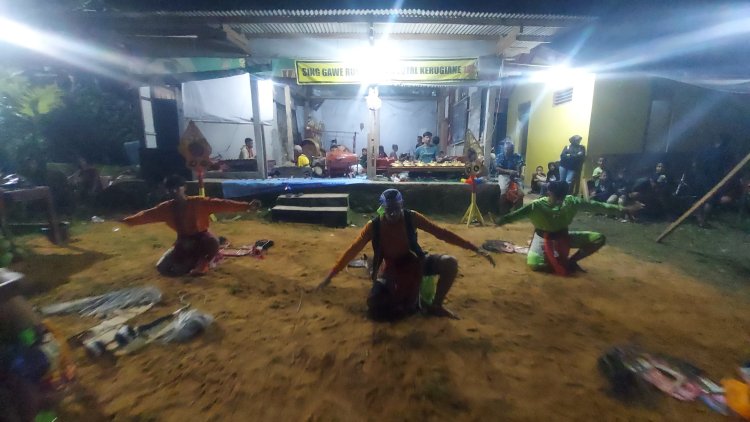 Dua Anggota Koramil 01 Banjarnegara Berikan Pengamanan Kegiatan Hiburan masyarakat
