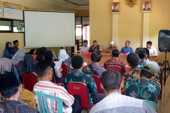 Babinsa Hadiri Rapat Musyawarah Desa Khusus di Desa Clapar