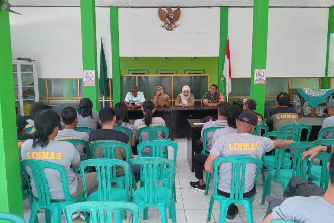 Babinsa Hadiri Acara Silaturahmi Satlinmas Dalam Rangka Pembinaan Pengamanan Lingkungan