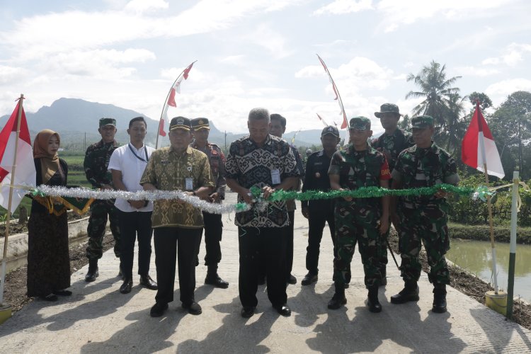 Dandim Letkol Czi Teguh Prasetyanto Tutup TMMD Sengkuyung di Banjarnegara