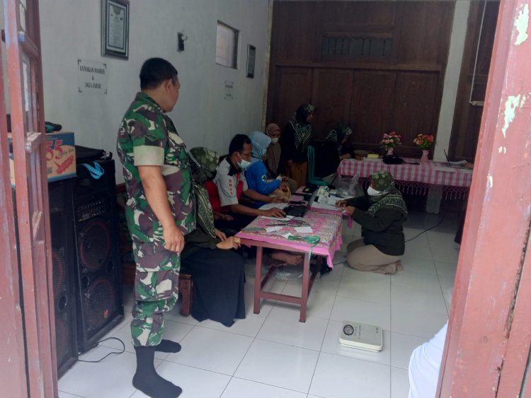 Pemeriksaan Kesehatan Gratis Program Pemerintah Babinsa Hadir Dampingi Tim Kesehatan