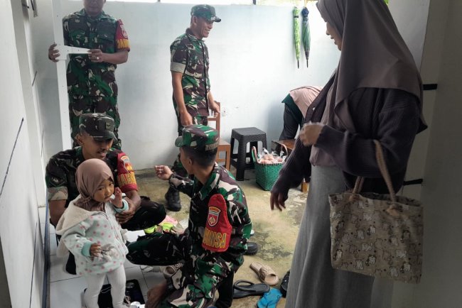 Ciptakan Kesehatan Balita Babinsa Koramil Bantu Bidan Desa Dampingi Giat Posyandu Balita