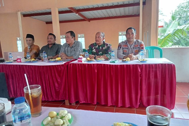 Babinsa Hadiri Kegiatan Halal Bihalal Bersama Kades Banjarmangu