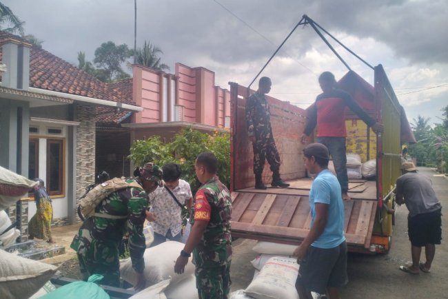 Babinsa Koramil 07 Mandiraja Komitmen Dalam Penyerapan Gabah Dari Petani Menuju Ketahanan Pangan Nasional
