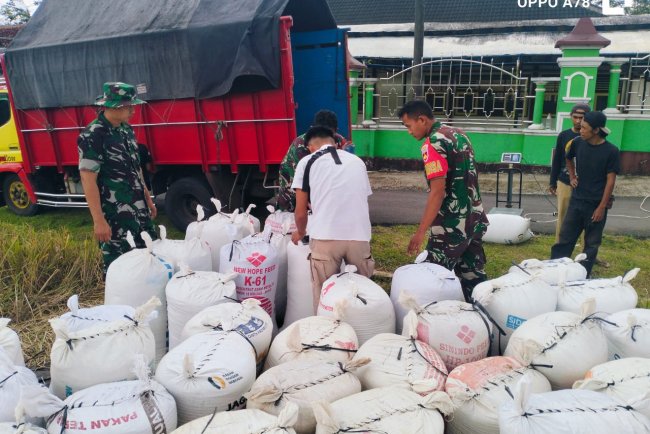 Koramil  Sigaluh Bantu Penyerapan Gabah Petani Oleh Bulog Banjarnegara