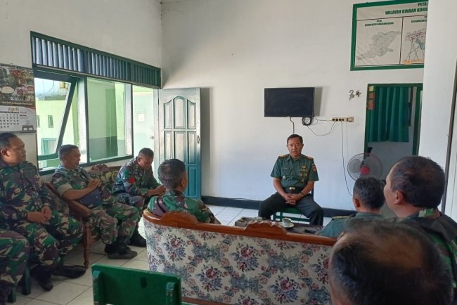 Komandan Koramil Berikan Arahan  Kepada Anggota Melalui Jam Danramil