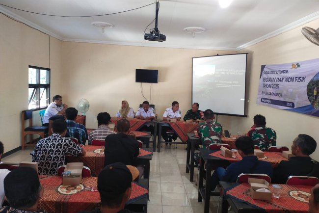 Babinsa Hadiri Sosialisasi Sekolah Lapang Tematik Komoditas Kopi di Kecamatan Banjarmangu