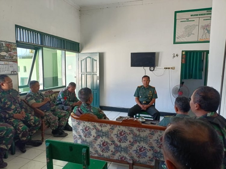 Komandan Koramil Berikan Arahan  Kepada Anggota Melalui Jam Danramil