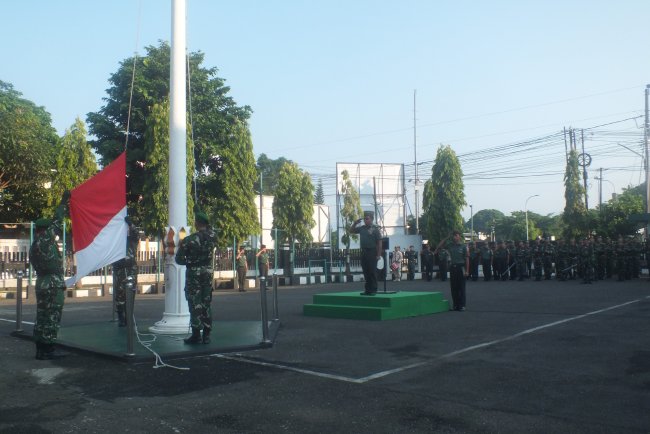 Tegakkan Disiplin Hindari Pelanggaran  Pesan Moral dari Upacara Bendera di Kodim 0704 Banjarnegara