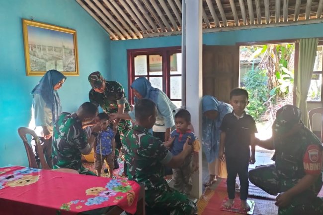 Danramil dan Babinsa Aktif Dampingi Posyandu di Wilayah Binaan