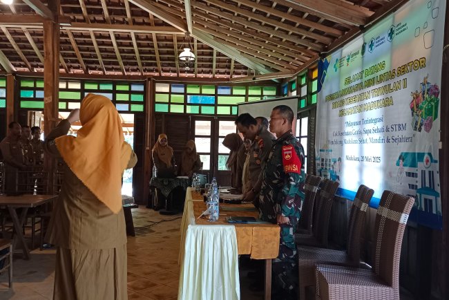 Mewakili Danramil Babinsa Koramil 14 Madukara Hadiri Lokakarya Mini Linsek TW ll UPTD Puskesmas Madukara