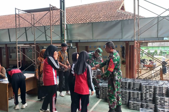 Babinsa 01 Melaksanakan Pendampingan MBG  Di Wilayah Binaan