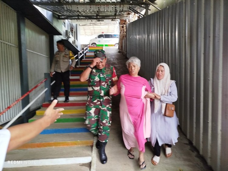 BABINSA DAN BHABINKAMTIBMAS BANTU EVAKUASI ORANG DENGAN GANGGUAN JIWA