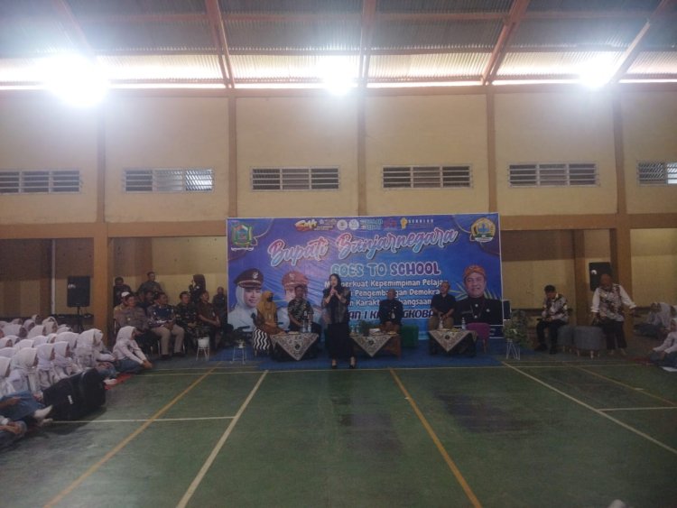 Danramil Bersama Forkopincam Dampingi Bupati Banjarnegara Goes to School Di SMA N 1 Karangkobar