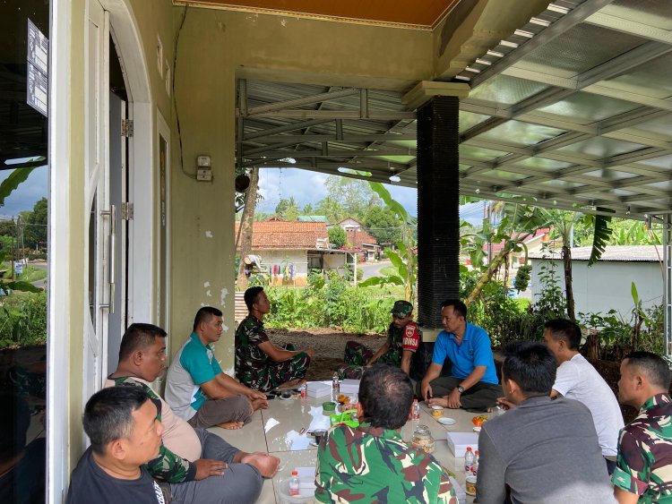 Sebagai Bentuk Perhatian Danramil Beserta Anggota Dan Ibu-Ibu Persit Menjenguk Anggota Pasca Istrinya Melahirkan