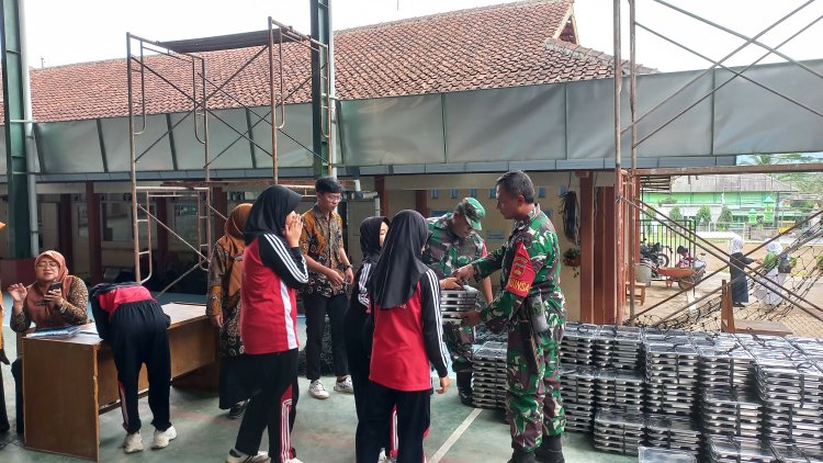 Babinsa 01 Melaksanakan Pendampingan MBG  Di Wilayah Binaan