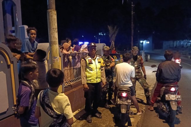 Babinsa Dan Bhabinkamtibmas Polsek Pagedongan Melaksanakan Patroli Malam Takbir