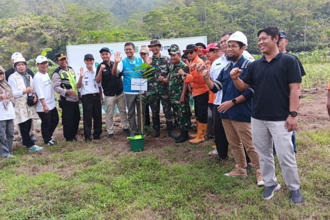 Pendampingan Penanaman 1000 Pohon Aren Di Wilayah Binaan
