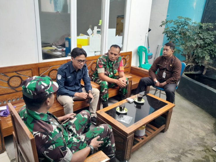 Babinsa Koramil 04/Karangkobar Jalin Komsos Dengan Perangkat Desa Leksana