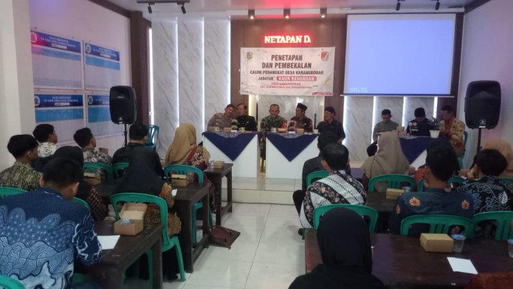 Mewakili Danramil Babinsa Hadiri Pembekalan Dan Penetapan Calon Perangkat Desa Karangkobar