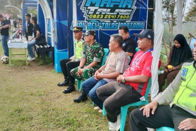 Danposramil Pagedongan Bersinergi Dengan Kapolsek Dan Anggota Amankan Pertandingan Sepak Bola