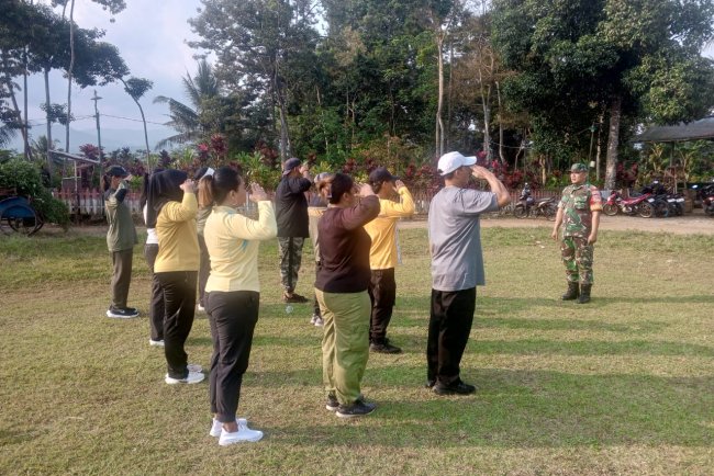 Pertemuan Rutin Linmas Kelurahan Semarang Diisi Dengan Latihan Dasar PBB dan Silat