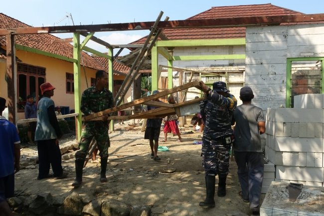 Rehab Rumah Program TMMD Dimulai Mbah Kasno Bersyukur atas Bantuan TMMD