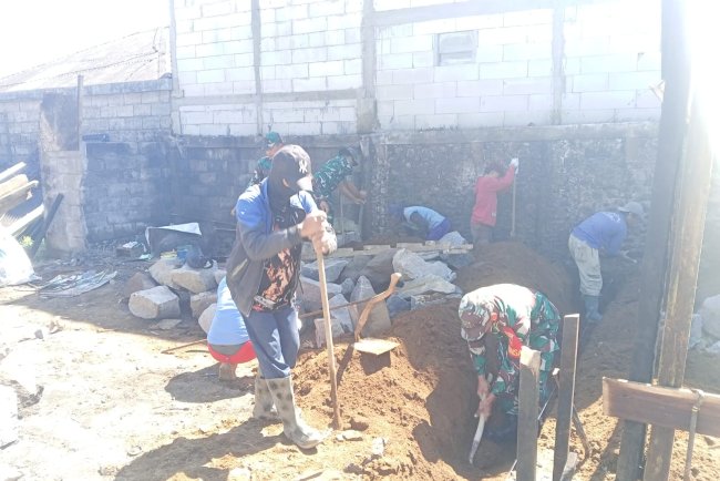 Koramil Batur Bangun Rumah Layak Huni bagi Warga Kaliputih