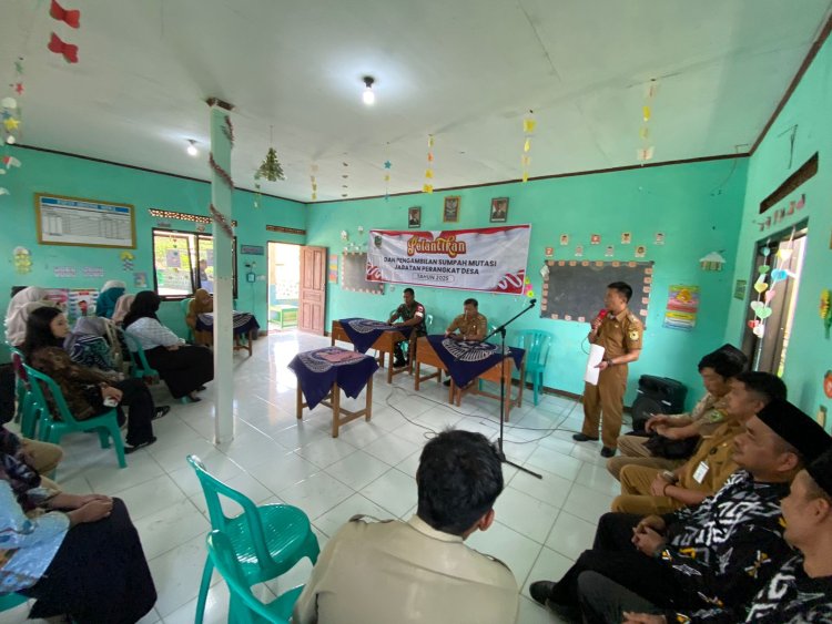Mewakili Danramil Babinsa Hadiri Pengambilan Sumpah Dan Pelantikan Mutasi Jabatan Perangkat Desa