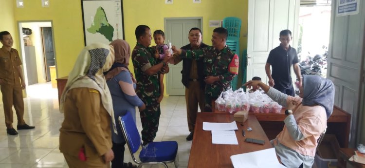 Danramil Karangkobar Dampingi Kegiatan Posyandu Wujud Kepedulian TNI pada Kesehatan Warga