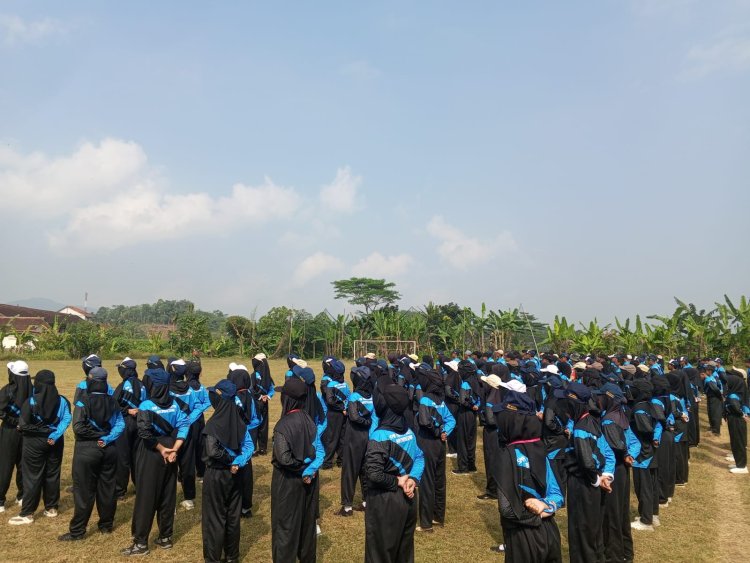 Bentuk Anak Didik Lebih Disiplin Dan Berkarakter Babinsa Latih Pbb Dan Wasbang