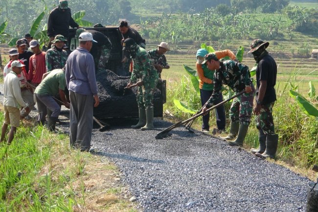 TMMD Reguler ke-125 TA 2025 Kodim 0710 Pekalongan Fokuskan Pengaspalan Jalan di Desa Windurojo