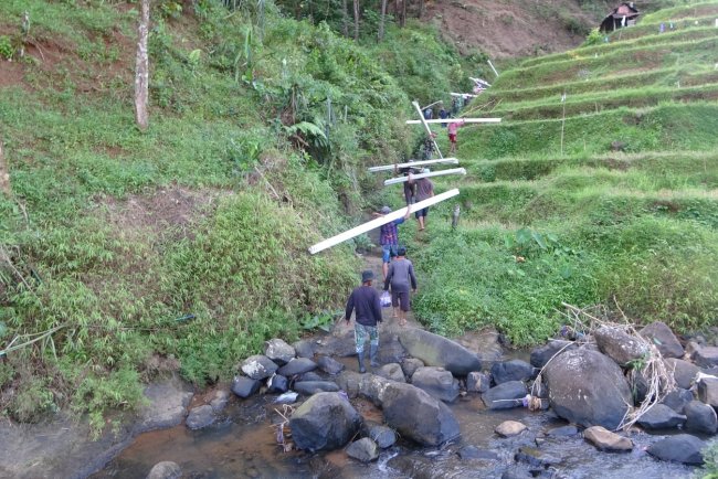 Satgas TMMD Reguler ke-125 Kodim 0710/Pekalongan Pasang Pipanisasi 1 Km di Dukuh Leles, Air Bersih Kini Lebih Lancar