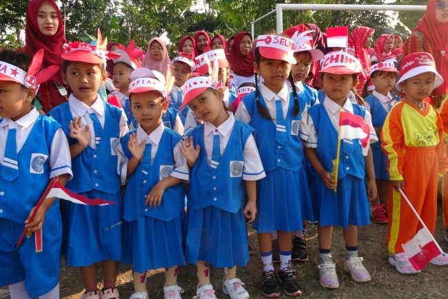 Anak-Anak TK dan PAUD Desa Windurojo Ikut Andil dalam Upacara HUT RI ke-80 Bersama Satgas TMMD Reguler 125 Kodim 0710/Pekalongan