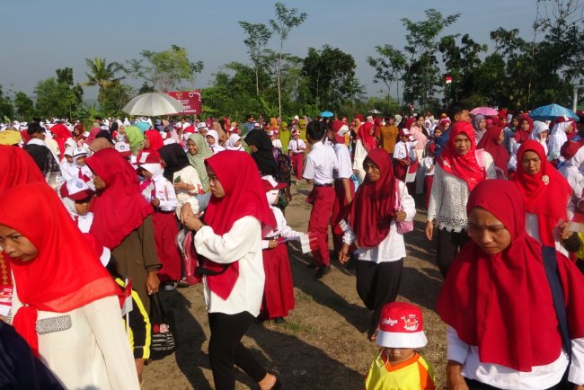 Warga Desa Windurojo Antusias Ikuti Upacara HUT RI ke-80 Bersama Satgas TMMD Reguler 125 Kodim 0710/Pekalongan