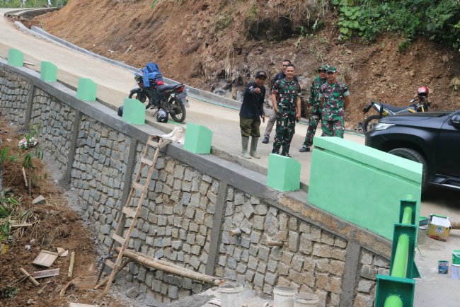 Dandim 0704 Banjarnegara Tinjau Lokasi TMMD Jembatan Pasegeran Jadi Penghubung Harapan Warga