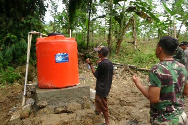 Ketua Rt 20 Rw 9 Desa Leles Pimpin Doa Di Lokasi Pipanisasi Tmmd Reguler Ke-125 Kodim 0710/Pekalongan