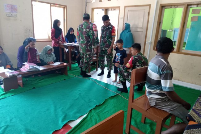 Babinsa Dampingi Petugas Nakes Berikan Layanan Posyandu Balita