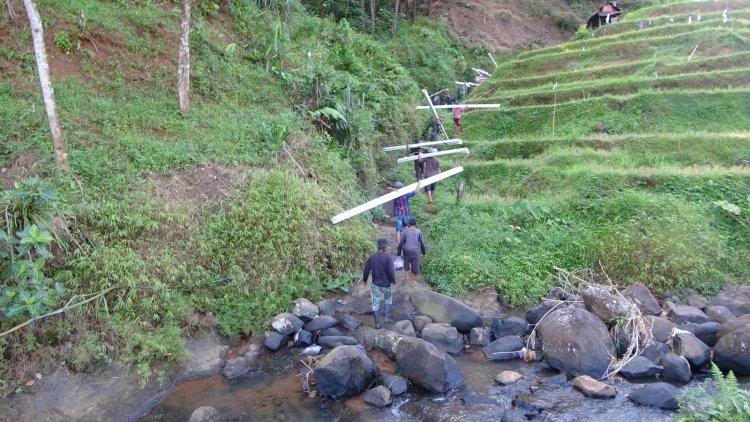 Satgas TMMD Reguler ke-125 Kodim 0710/Pekalongan Pasang Pipanisasi 1 Km di Dukuh Leles, Air Bersih Kini Lebih Lancar
