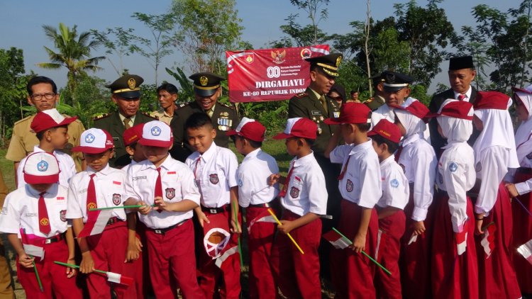Anak-Anak SDN 01 Windurojo Antusias Ikuti Upacara HUT RI ke-80 Bersama Satgas TMMD Reguler 125 Kodim 0710/Pekalongan