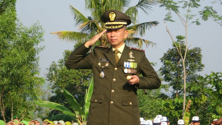 Dansatgas TMMD Reguler Ke-125 Kodim 0710/Pekalongan Pimpin Upacara HUT RI Ke-80 di Desa Windurojo