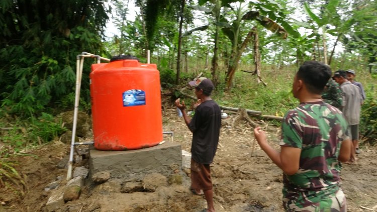 Ketua Rt 20 Rw 9 Desa Leles Pimpin Doa Di Lokasi Pipanisasi Tmmd Reguler Ke-125 Kodim 0710/Pekalongan