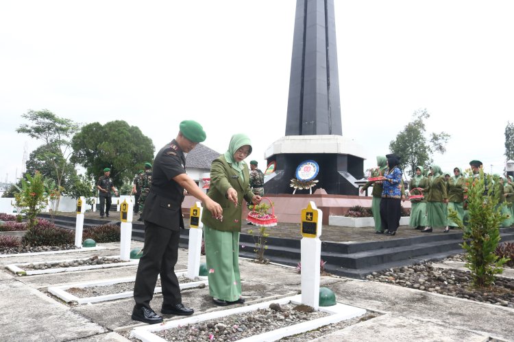 Ziarah dan Tabur Bunga Wujud Penghormatan Kodim 0704 Banjarnegara pada Pahlawan