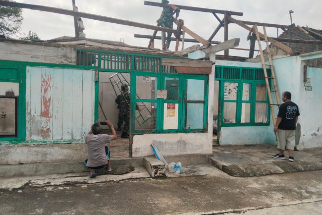 Sentuhan Kasih TNI Rehab Rumah Suratman Jadi Kado HUT ke-80