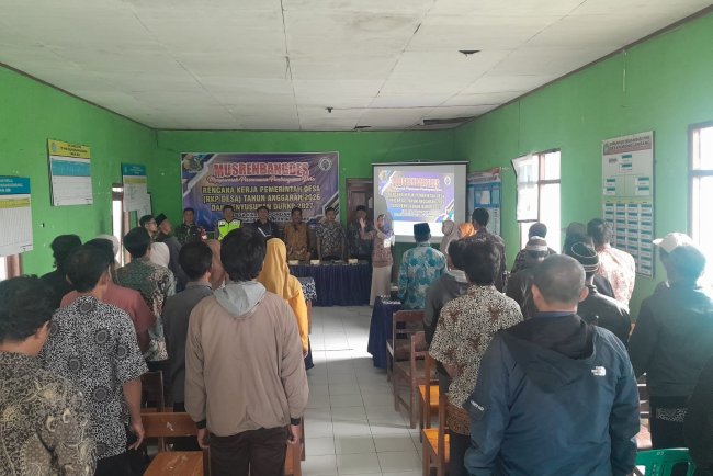 Dukung Penuh Pembangunan di Wilayah Binaan, Babinsa Sertu Tohar Hadiri Musrenbangdes