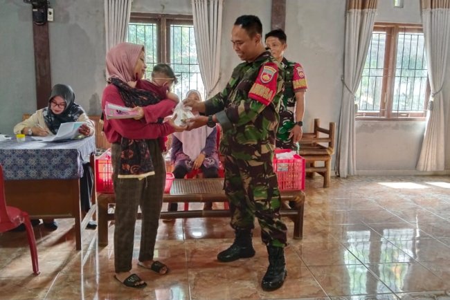 Babinsa Dampingi Pelayanan Posyandu di Wilayah Binaan