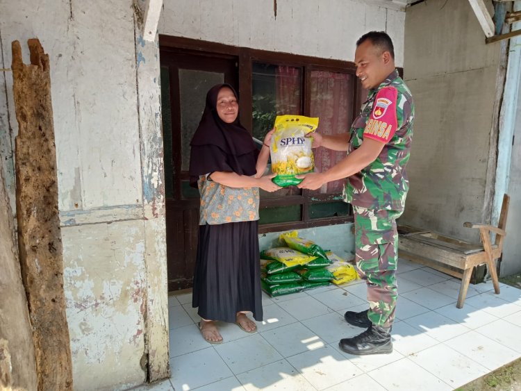 Gerakan Pangan Murah Babinsa Koramil 04/Karangkobar Pastikan Warga Dapatkan Beras Harga Terjangkau