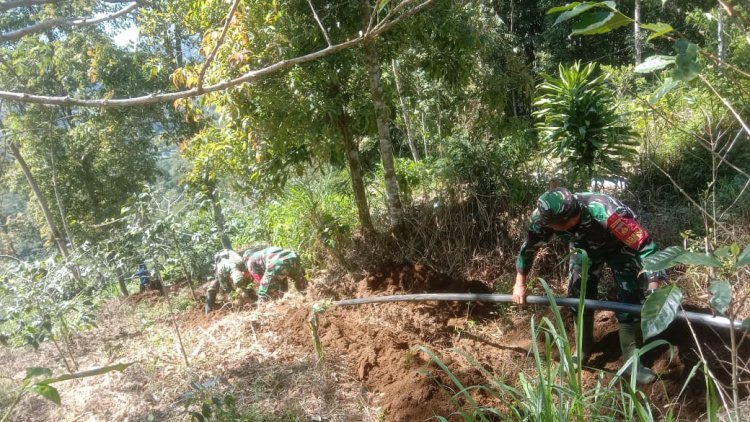 Danramil 06 Kalibening Bantu Poktan Sumber Rahayu Desa Karanganyar Kerja Bhakti Program Pipanisasi
